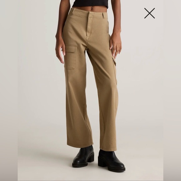 Quince Pants - NWT Quince Organic Stretch Cotton Twill Cargo Pants in Light Khaki
